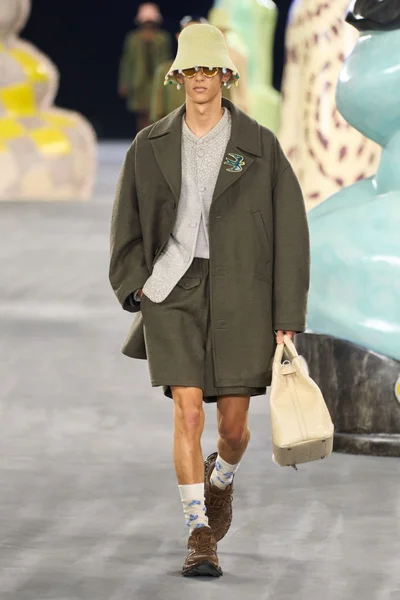 Look 27